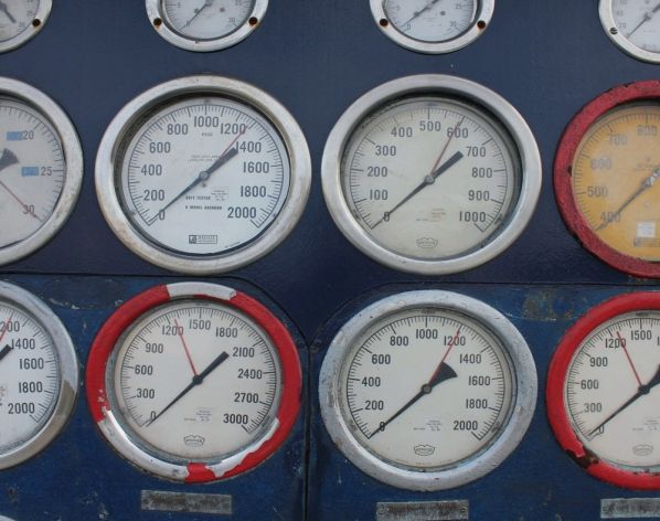 Array of industrial pressure gauges used for process measurement.